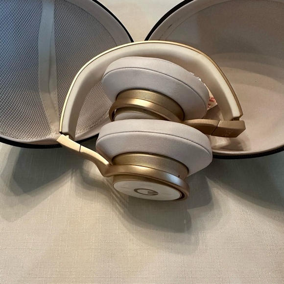 Muzik One Connect Smarter Headphone Wireless Bluetooth High Gold - Picture 4 of 7